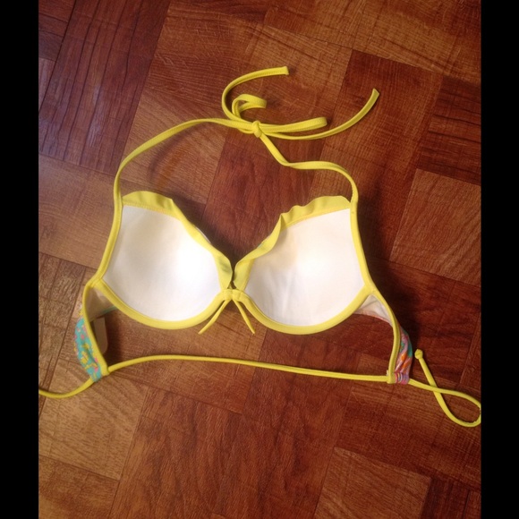 Victoria Secret Bikini Top! - Picture 2 of 2