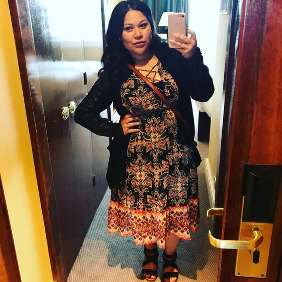 Meet your Posher, Gabriella - Picture 2 of 4