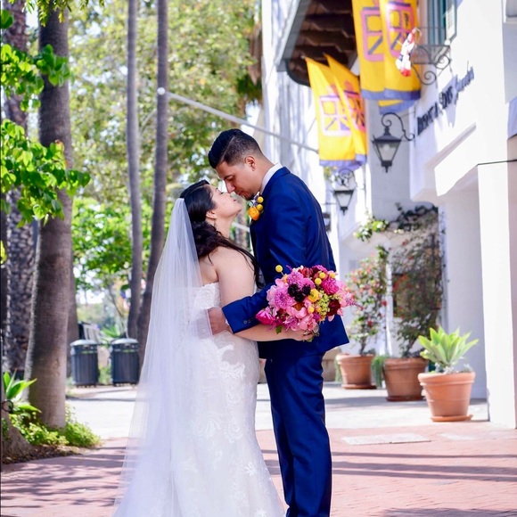 Meet your Posher, Gabriella - Picture 3 of 4