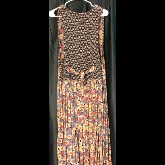 Arty Floral and Dot Jumper - Picture 2 of 2