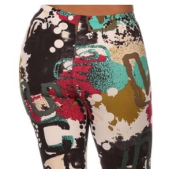 GORGEOUS, ARTISTIC PATTERN PLUS SIZE LEGGINGS - Picture 2 of 2