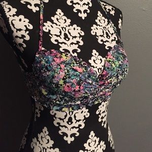VS Getaway Halter bikini top NWOT