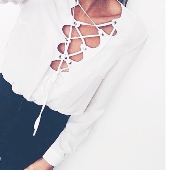 Missguided Tops - NWT MISSGUIDED Scallop Top