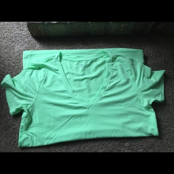 Gap Fit Breathe v-neck workout shirt