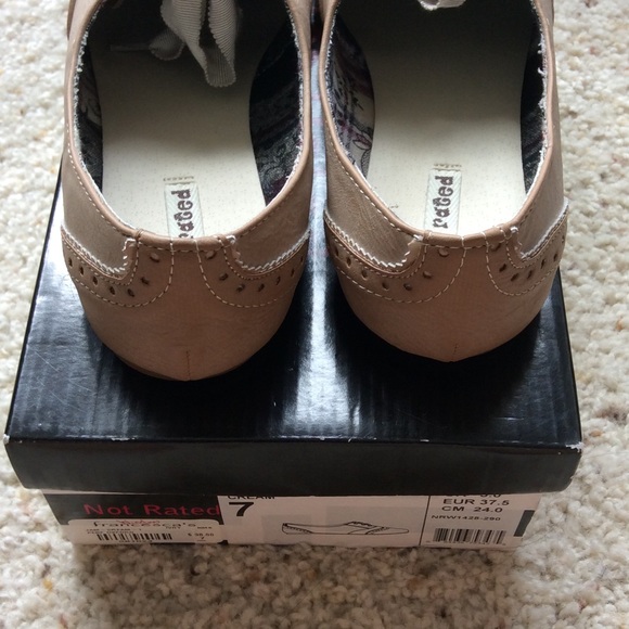 NWT Francesca's Collection Tan Oxford shoes Size 7 - Picture 3 of 3