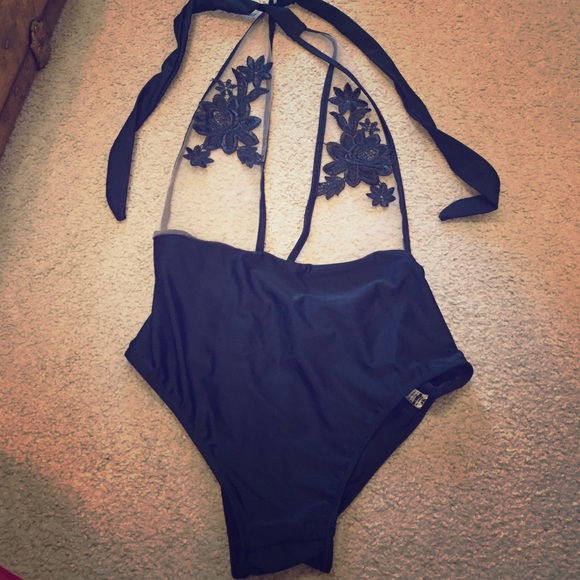 Sexy black one piece swim suit. Medium 👙