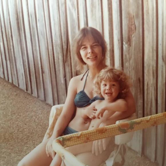 Meet your Posher, Debra - Picture 1 of 1