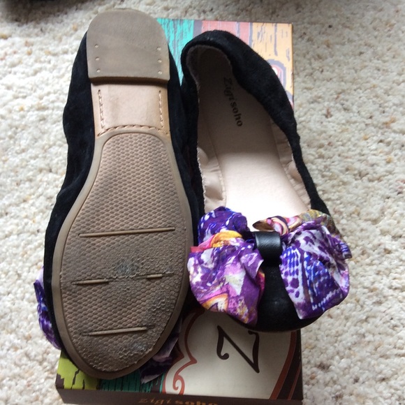 🎉HP🎉 Zigi Soho black flats w/ pink/purple bow 7 - Picture 3 of 3