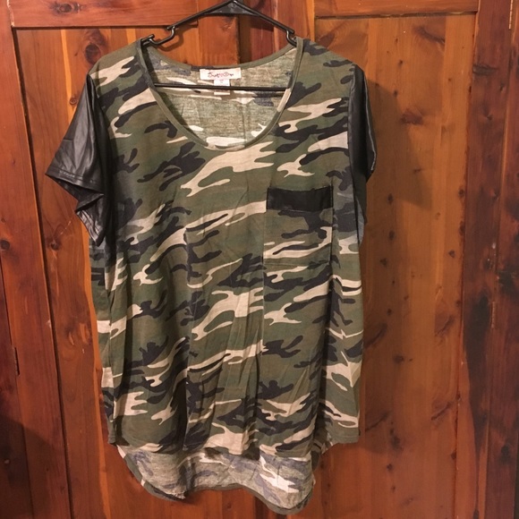 Camo shirt with black details
