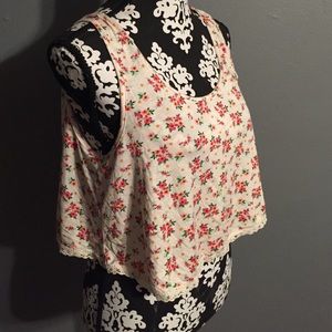 Floral crop top with lace trim NWOT