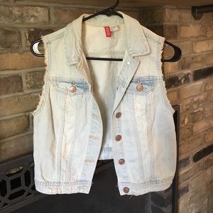H&M light wash jean vest!