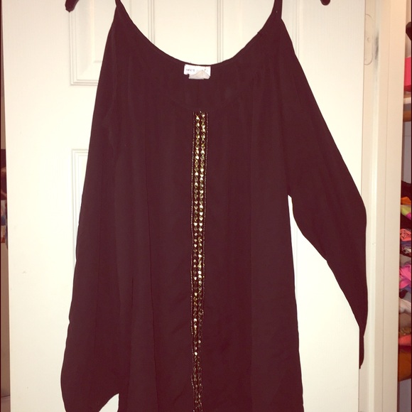 ‼️CLEARANCE Peek-A-Boo shoulder Blouse