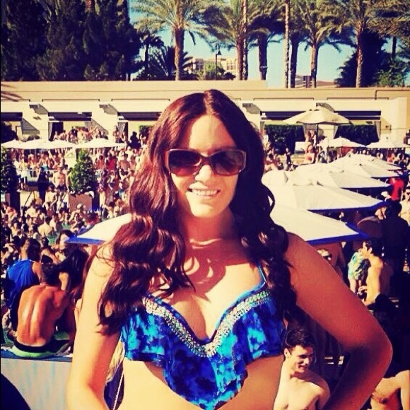 Meet your Posher, Emily - Picture 2 of 2