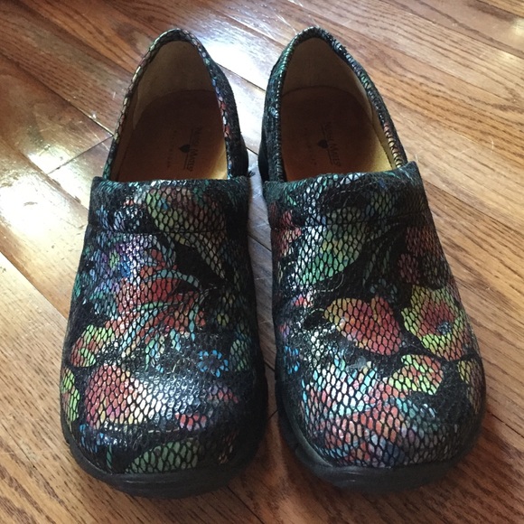 Beautiful Nurse Mate Shoes