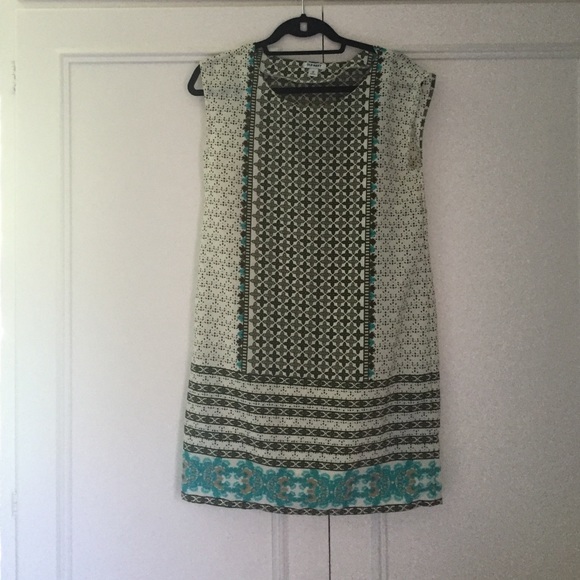 super cute dress!