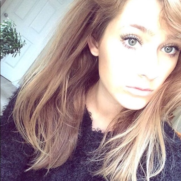 Meet your Posher, Kayla - Picture 2 of 3