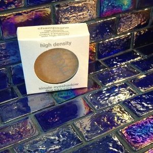 Tigi champagne eyeshadow