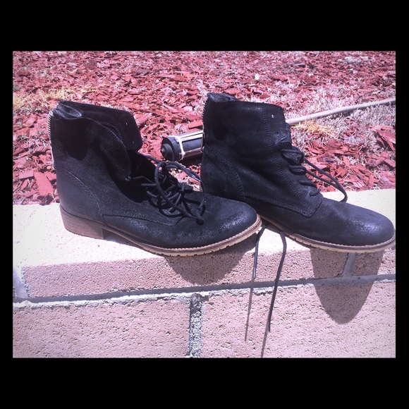 Steve Madden combat boots great condition.