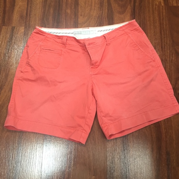 Salmon mid-thigh length shorts