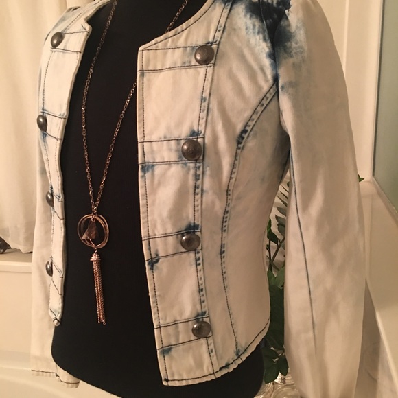 FOREVER 21 - Picture 2 of 4