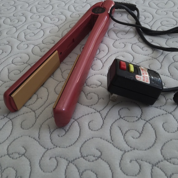 BRAND NEW💕ultra chi flat iron!