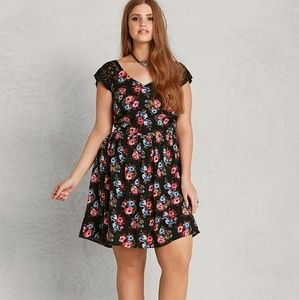 NWT Crochet sleeve floral dress sz5 (26-28)