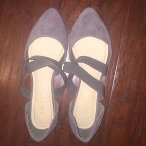 Only been worn once. Great condition.