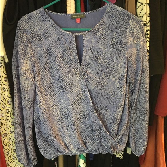 Vince Camuto Top in a snake skin purple print