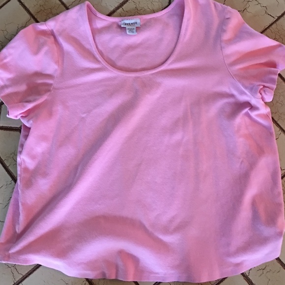 Avenue. Knit top in like new condition