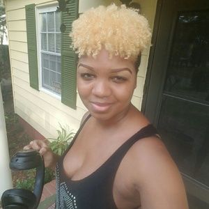 Meet your Posher, Makisha