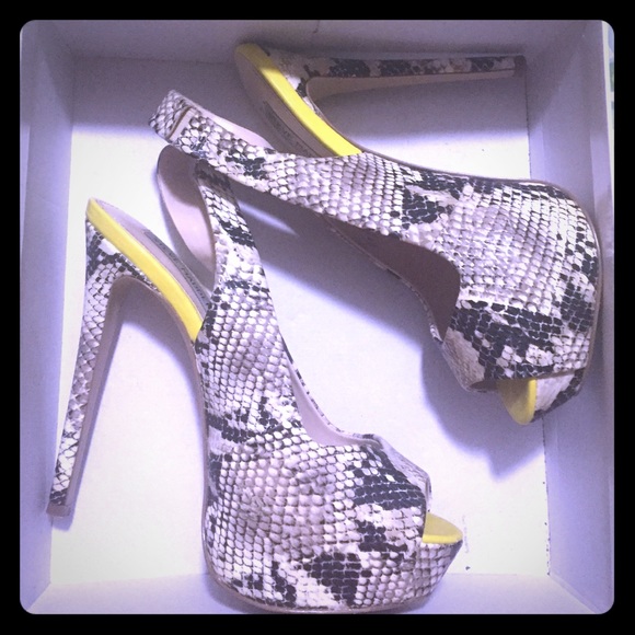 Steve Madden Adin snakeskin peep toe heels