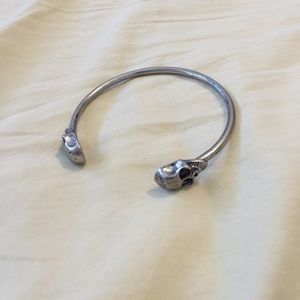 silver open skull bangle
