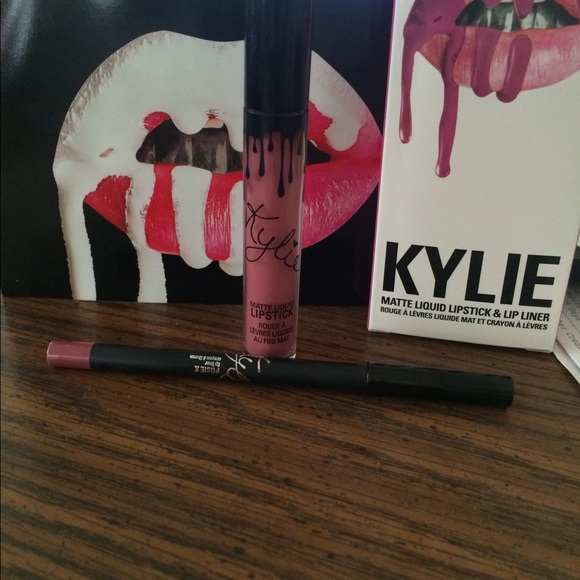 SOLD    lip kit in Posie K