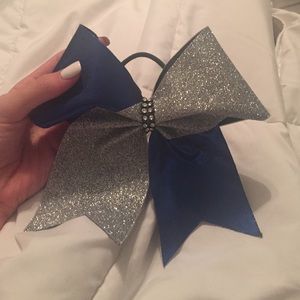 Cheer bow