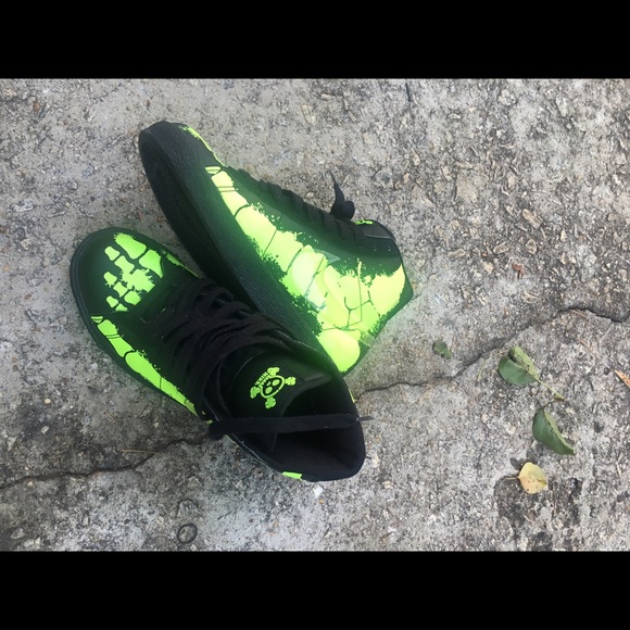 Nike - Picture 3 of 4
