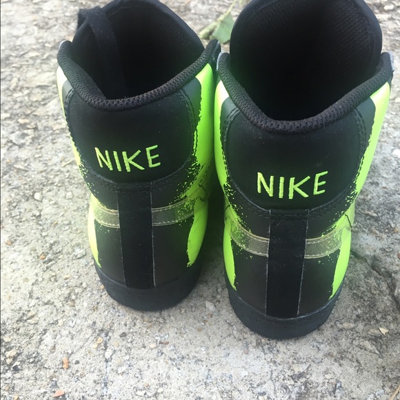 Nike - Picture 4 of 4