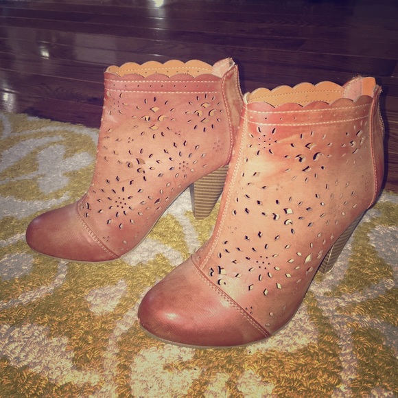 Xoxo Lazer cut Booties