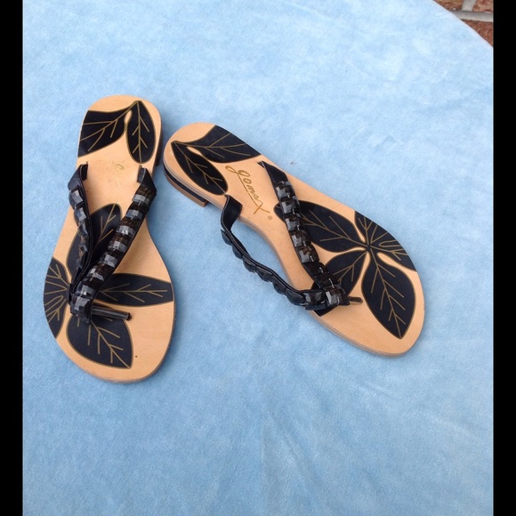 Gomax Jeweled Flip Flops NEW Size 6 - Picture 1 of 3
