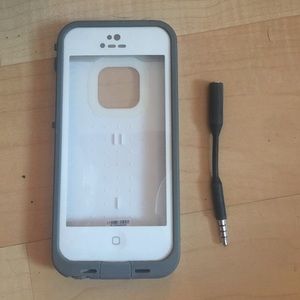 iPhone 5 life proof case + head phone jacks