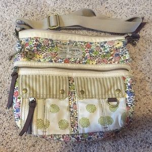 Crossbody Fossil