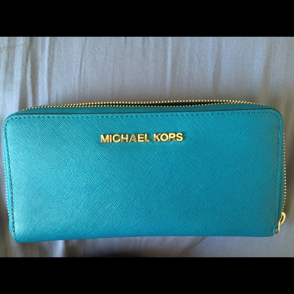 Michael Kors Handbags - Michael Kors wallet