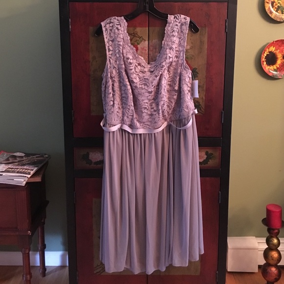 Cap sleeve and lace bridesmaid dress - Picture 1 of 3