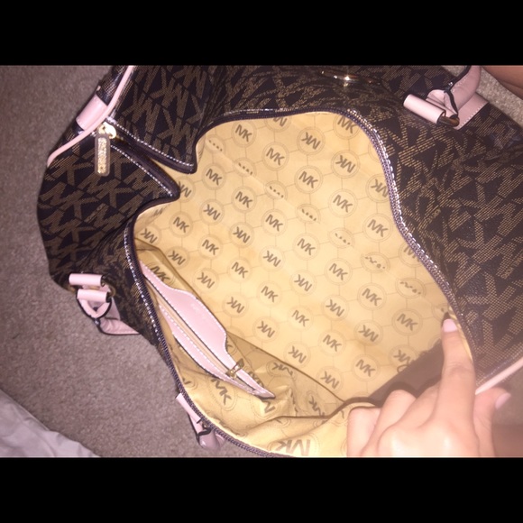 Michael Kors inspired duffle bag - Picture 3 of 4