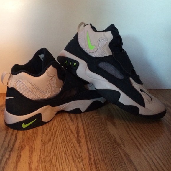 Air Speed Turf (GS)- Size 7Y
White/Lime/Navy Blue - Picture 3 of 4