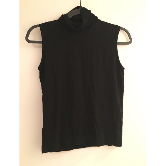 Sleeveless turtle neck