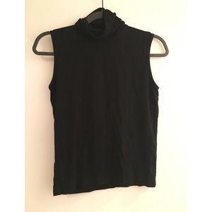 Sleeveless turtle neck