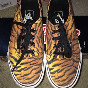 Tiger Print VANS