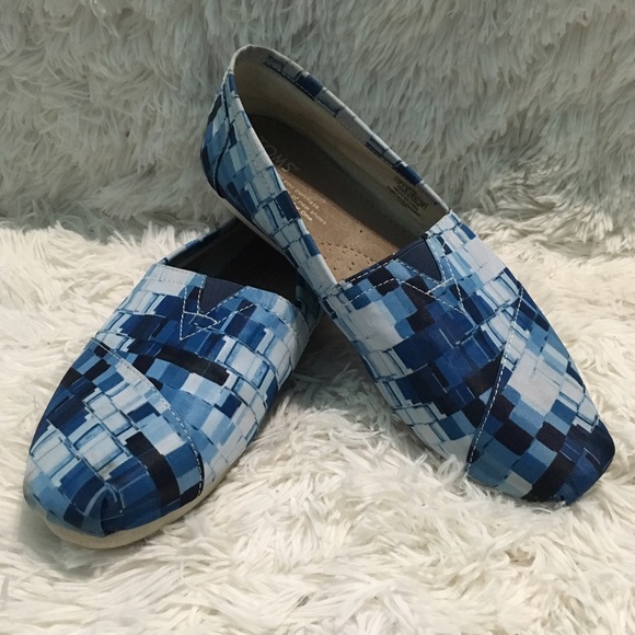 Blue Pattern Toms