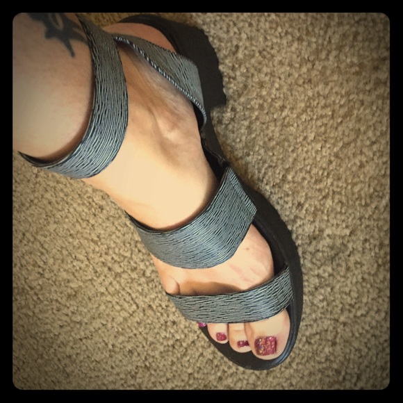 NWOT G By Guess Wedges