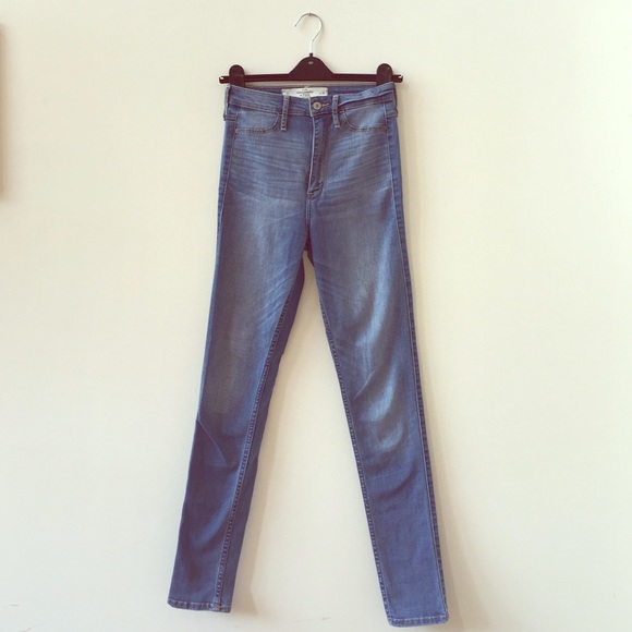 Abercrombie high rise light wash skinny jeans